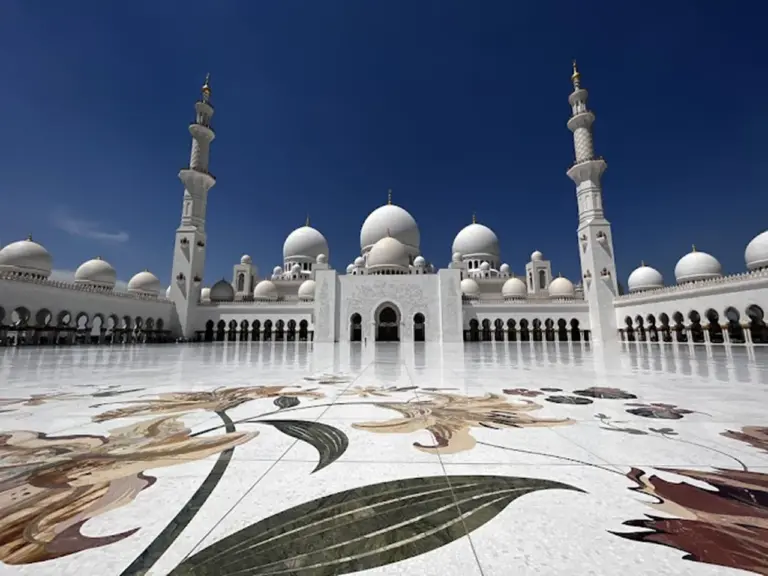 21. Gran Mezquita Sheikh Zayed