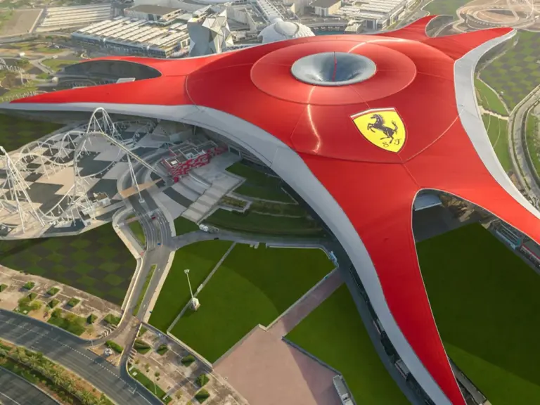 25. Parque Ferrari World
